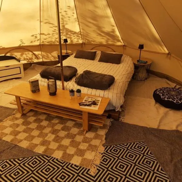 Glamping Zonnebloem - Back-to-Nature，位于Herzele的酒店
