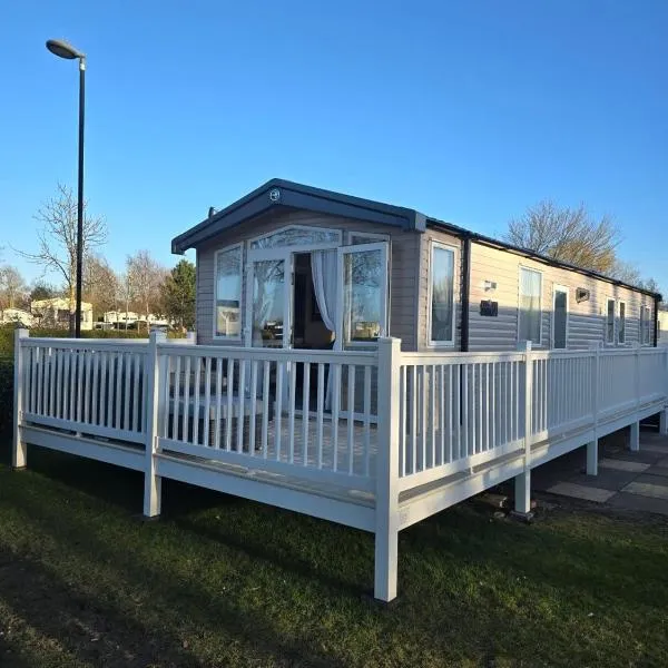 Silver 3 Bed Static Caravan With Patio，位于塞顿港的酒店