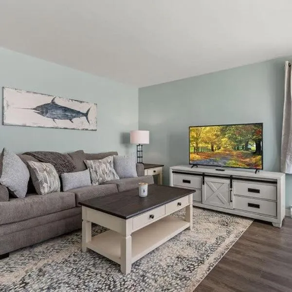 Harbor Serenity Private Deck Updated Kitchen，位于拉伊的酒店