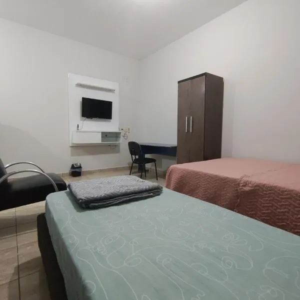 Apto Completo - Ar Condicionado e Garagem 01，位于巴雷图斯的酒店