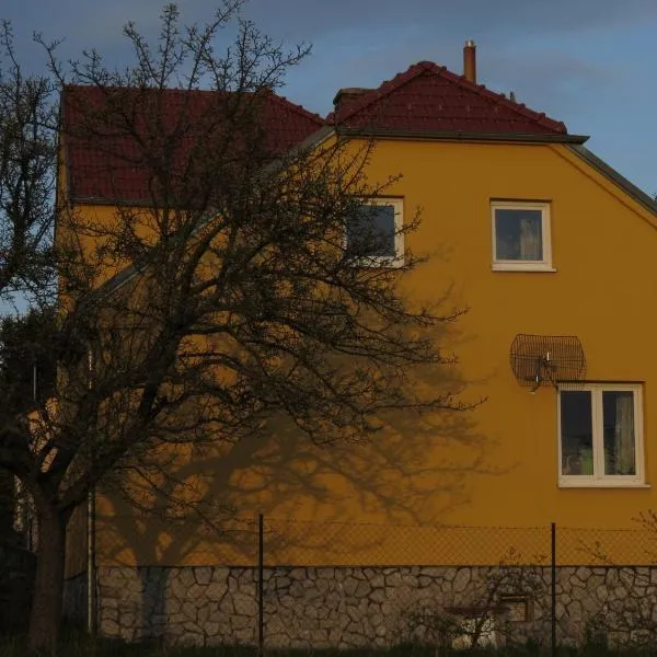 Apartment Nad Punkvou，位于Holštejn的酒店