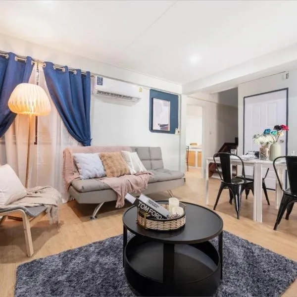 GM7 - Private House Downtown 2mins walk to metro，位于曼谷的酒店