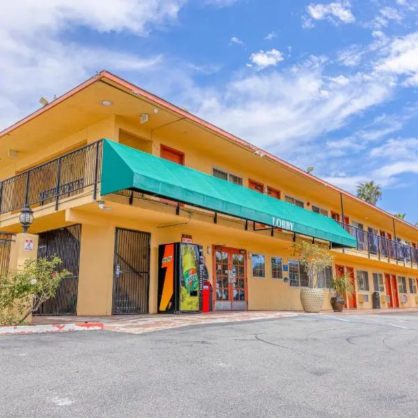 Hotel Avenida - Oceanside Camp Pendleton，位于奥欣赛德的酒店