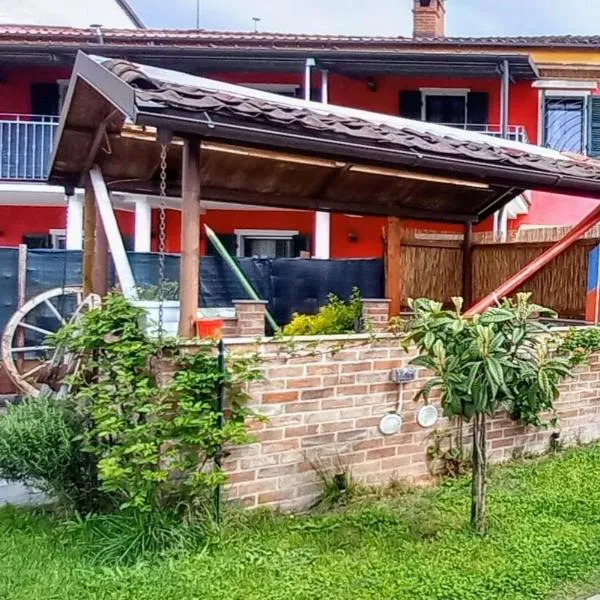 CASA APPARTAMENTO VACANZE La fermata delle rondini，位于Castello di Annone的酒店