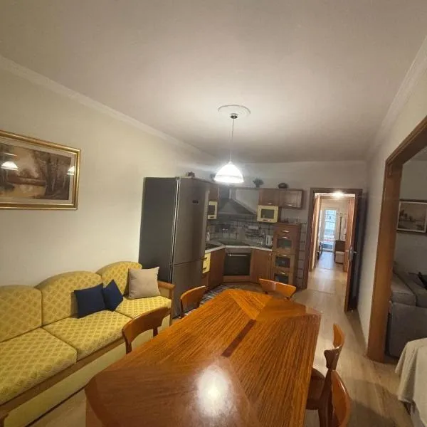 Cozy Apartment in Ptolemaida，位于普托莱迈达的酒店