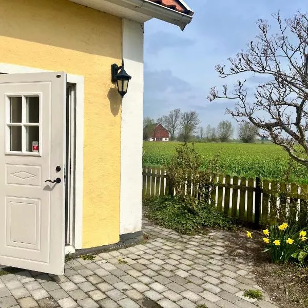 Lantlig lägenhet nära stranden，位于Lilla Beddinge的酒店