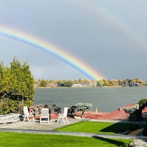 Beautiful Breezy Lake House!，位于皮克灵的酒店