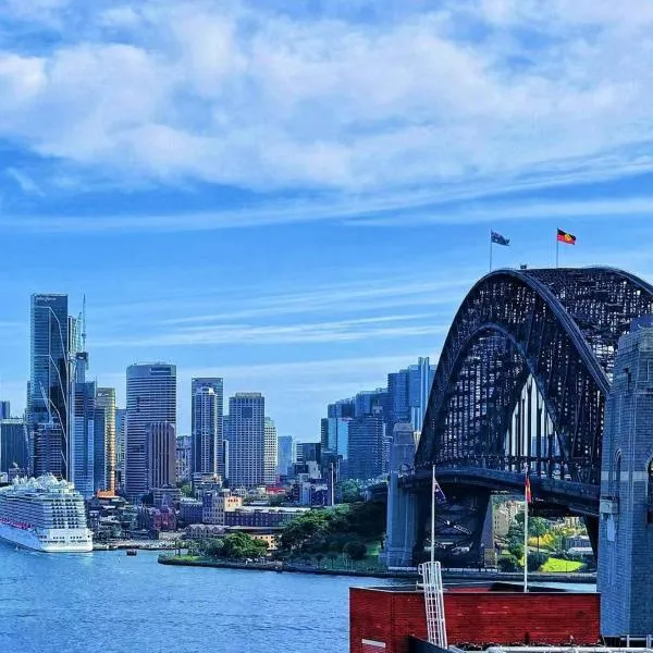 Sydney Harbour and CBD View Penthouse with Free Parking，位于悉尼的酒店