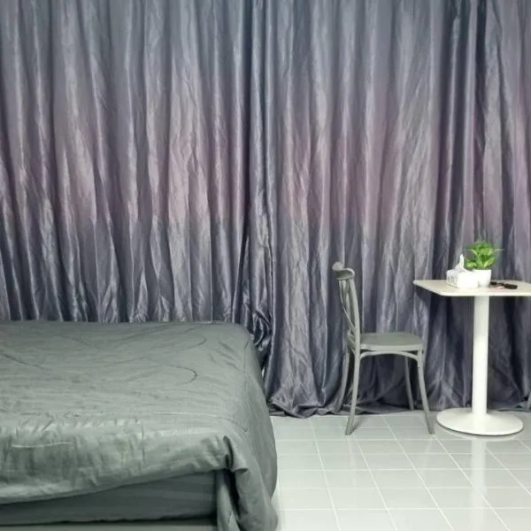 Popular Muang Thong Condo, Building T9, Floor 8, Room 20，位于Ban Bang Phang的酒店