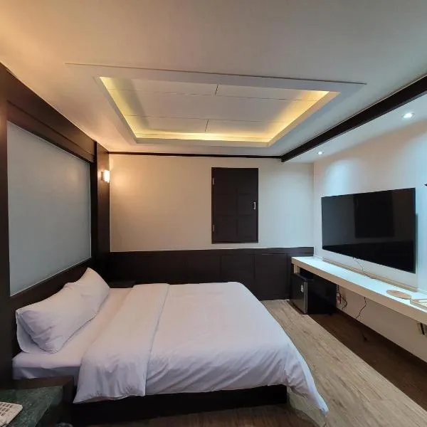 Areum Hotel，位于军浦市的酒店