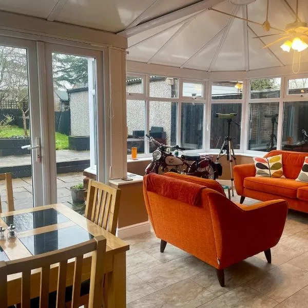 Two bedroom detached bungalow with conservatory，位于Bottesford的酒店