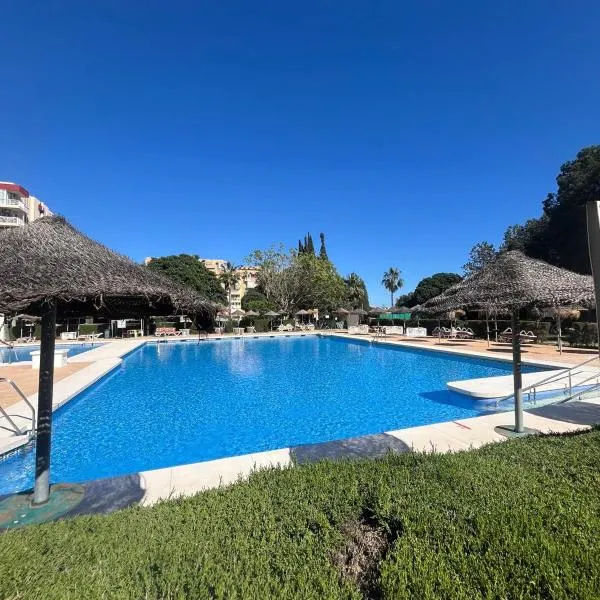 BENALMADENA AGATA HERMOSO ESTUDIO CON PISCINA y VISTA AL MAR，位于贝纳尔马德纳的酒店