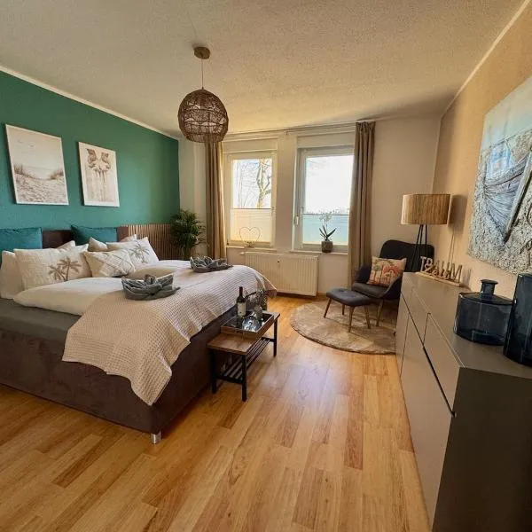 Ferienwohnung 2 im Beachhouse am Goitzschesee - strandnah, familienfreundlich & komfortabel，位于比特费尔德的酒店