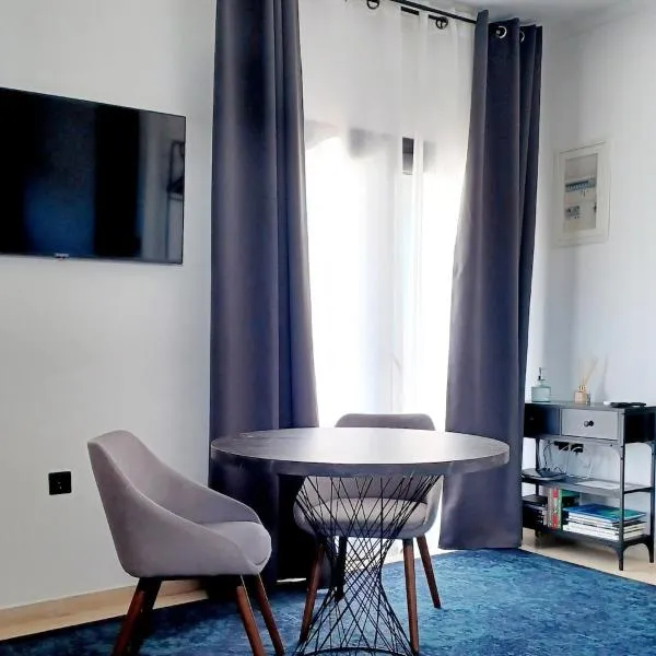 attico di lusso，位于科莫蒂尼的酒店