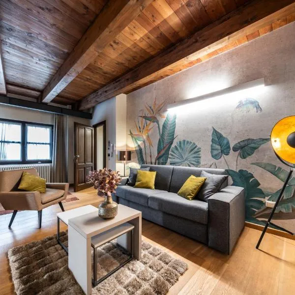 Suite Deluxe in Palazzo Storico - Centro Sassari - Appartamento Sassari，位于萨萨里的酒店