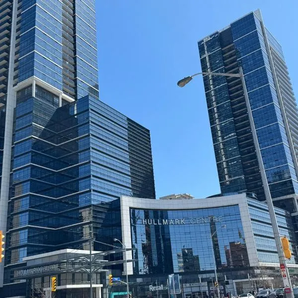 Condo at Yonge-Sheppard Station, North York，位于多伦多的酒店