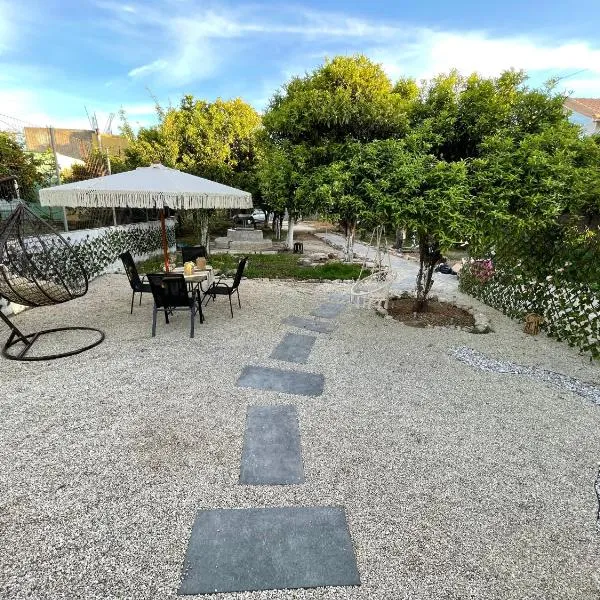 Little himara 2，位于希马拉的酒店