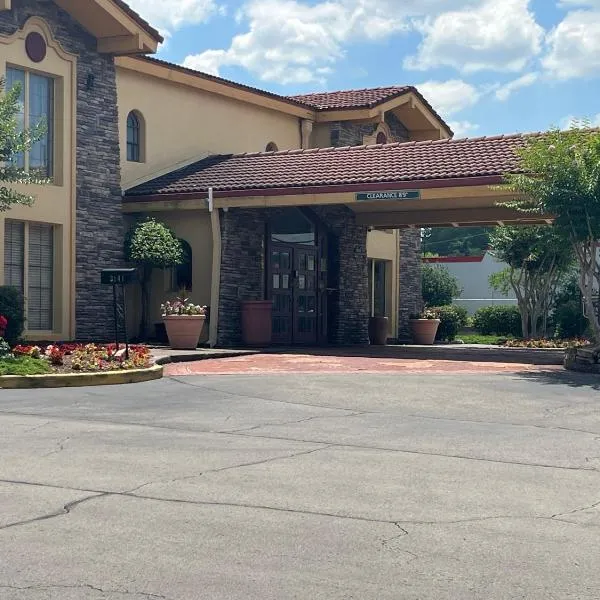 Studio 6 Extended Stay - Huntsville, AL University Drive，位于亨茨维尔的酒店