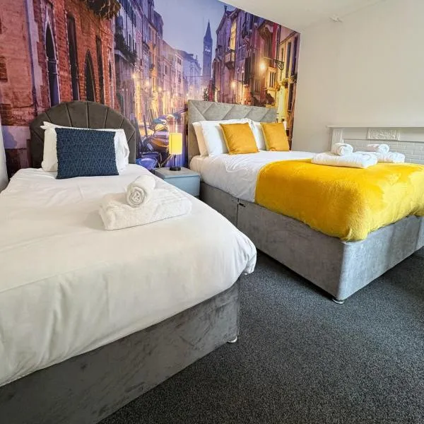 6 BR 4 Bath Central Worcester Sleeps 12，位于伍斯特的酒店