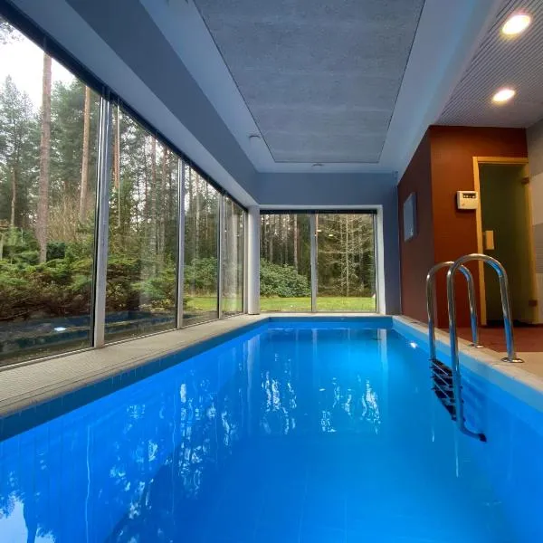 Kakumäe Raba Villa - puhkemaja basseiniga Tallinnas，位于塔林的酒店