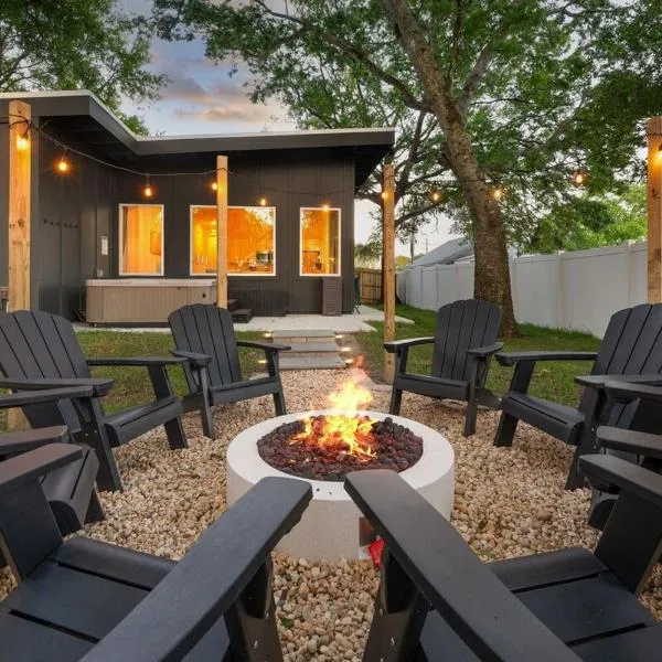 New-Dog Friendly,Hot Tub, Fire-pit, 1 mile to DTWN，位于圣奥古斯丁的酒店