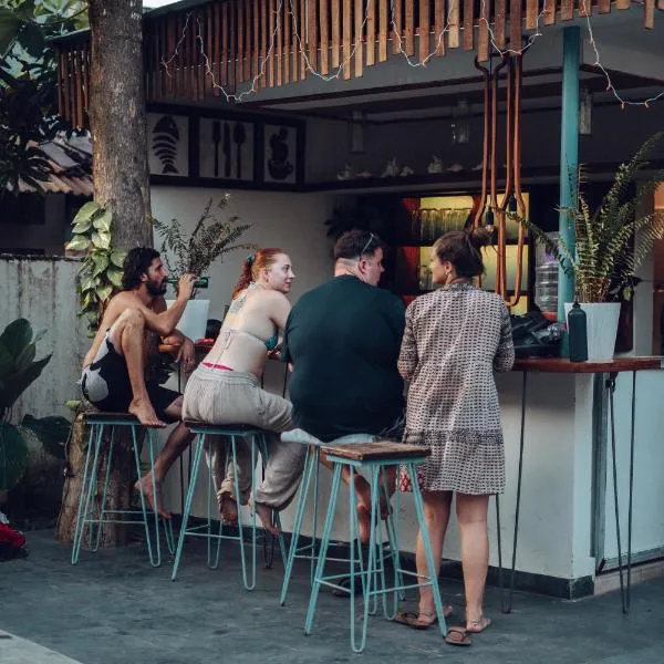 Paddle Cult Surf & Yoga，位于瓦尔卡拉的酒店