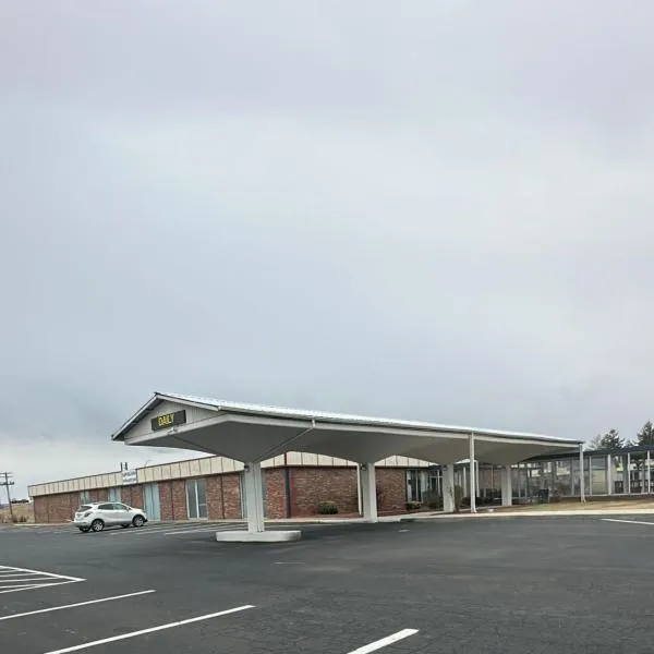 Napoleon Inn and Suites，位于拿破仑的酒店
