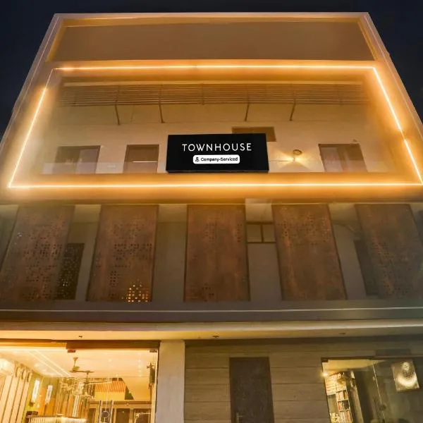 Townhouse by OYO Haibowal Chowk Near DMC，位于卢迪亚纳的酒店
