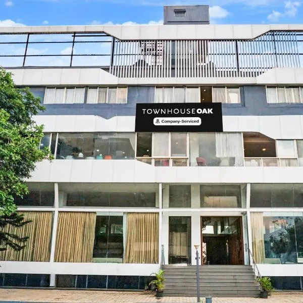 Townhouse Oak Hadapsar，位于Mundhva的酒店
