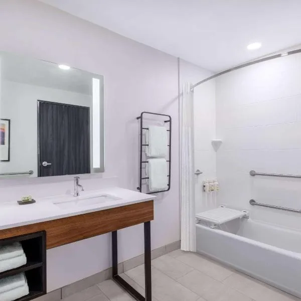 La Quinta by Wyndham Chelsea Birmingham，位于Chelsea的酒店