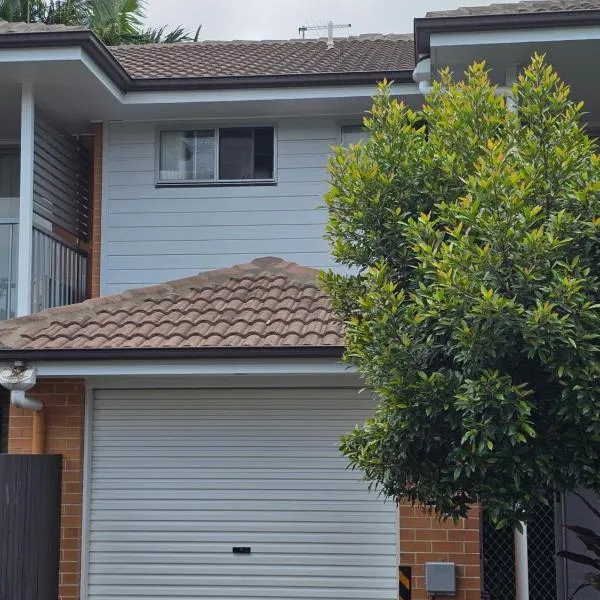 Kallangur 3 Bedroom Townhouse，位于Kallangur的酒店