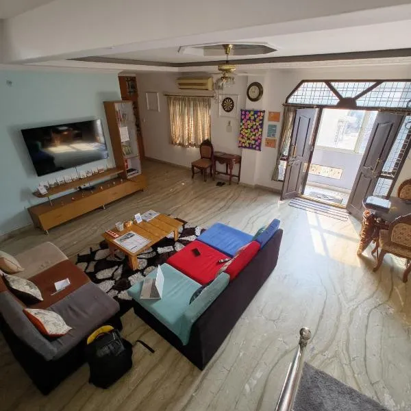 Bonjour Travellers Hostel，位于海得拉巴的酒店