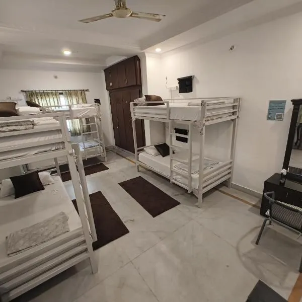 Bonjour Travellers Hostel，位于海得拉巴的酒店