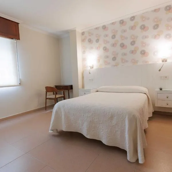 Hotel O Cruceiro，位于卡尔达斯·德·雷斯的酒店