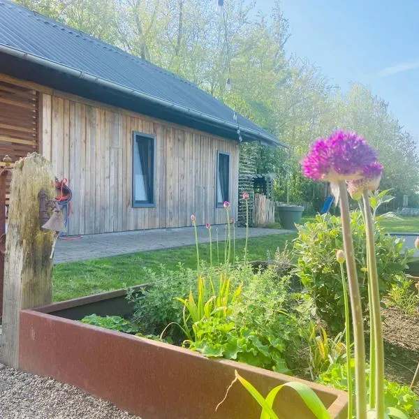 Verblijf bij Femke met weids uitzicht & Tuintje，位于Wirdum的酒店