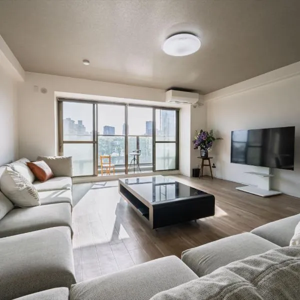 LIT広島駅前 広島駅から徒歩5分 全室リバービューでベッドはairweaveを採用 Spacious rooms with river views all to yourself Supported by COCOSTAY，位于Ōsukachō的酒店