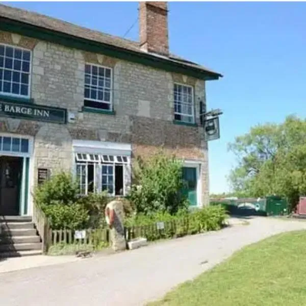 The Barge Inn, Honeystreet，位于Alton Barnes的酒店