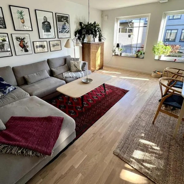 Modern home in Helsingborg，位于赫尔辛堡的酒店