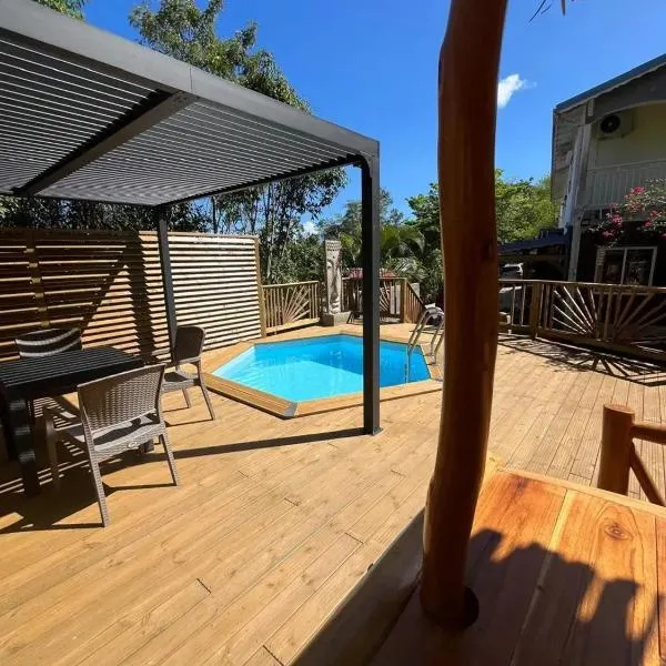 Appartement confortable avec piscine à Deshaies 60 m²，位于德赛的酒店