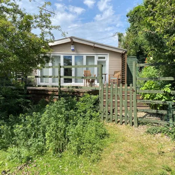 New Forest 2 bedroom Guest Suite & Hot Tub，位于Ibsley的酒店