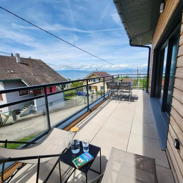 Studio lumineux avec grande terrasse et vue lac, Parking privé，位于吕格兰的酒店