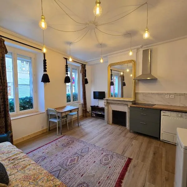 La Glycine，位于库洛米耶的酒店