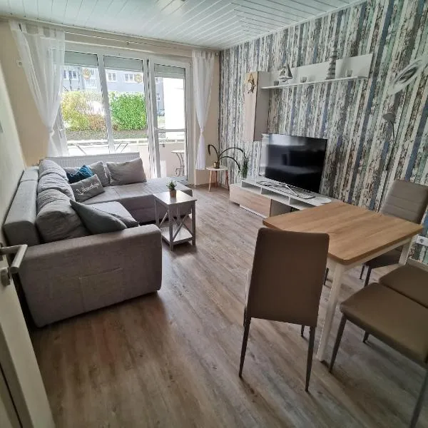Moderne Ferienwohnung mit Seeblick und Balkon im EG，位于Mücheln的酒店