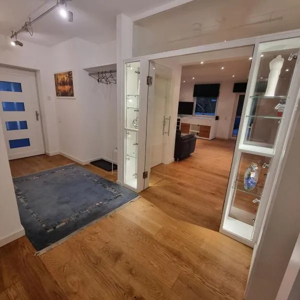 Herzstück in Reilingen 100m2 Ferienwohnung，位于赖林根的酒店