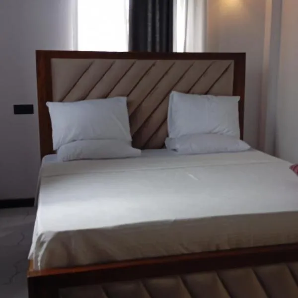 Skyline & bitcoin coffee lodge，位于卡卢特勒的酒店