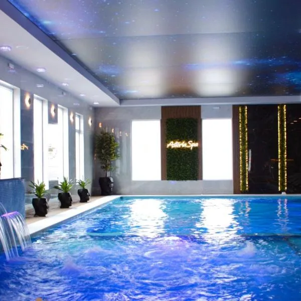 Astoria Hotel & SPA，位于胡内多阿拉的酒店