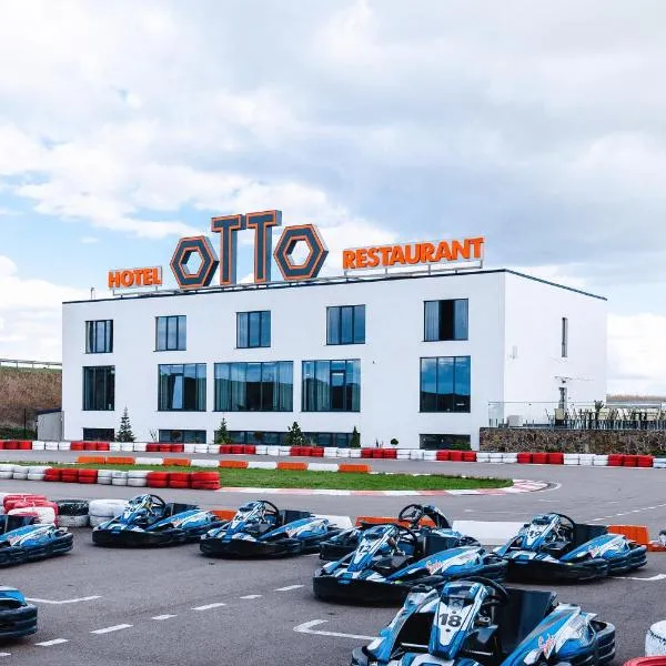 Otto Hotel-Restaurant，位于罗夫诺的酒店