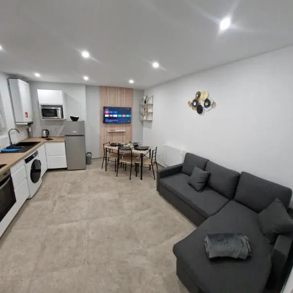 Beautiful 38 m2 independent 2-room apartment，位于圣普斯特恩耶尔的酒店