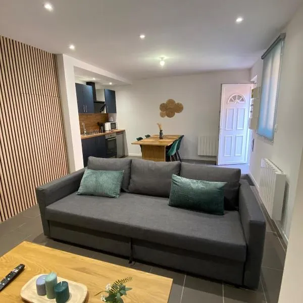 Peaceful new duplex in Seclin，位于塞克兰的酒店