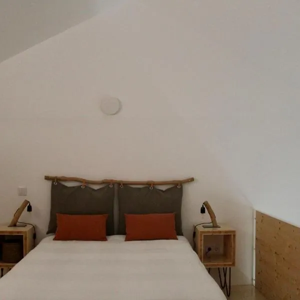 Casa das Ribeiras，位于Azoia de Baixo的酒店